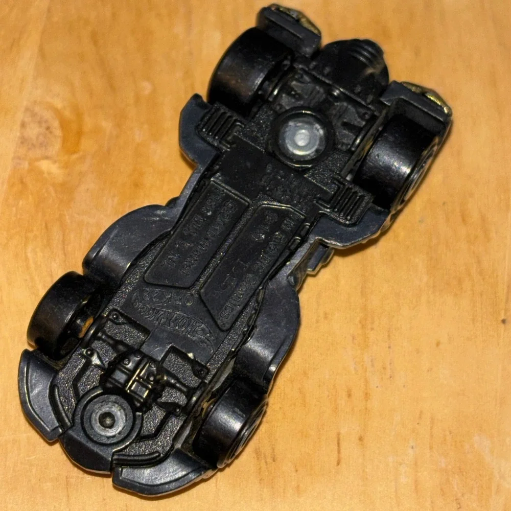 Hot Wheels Batman Batmobile Gold‎ Flake Metallic Die-Cast Car CFK22 Mattel 1:64